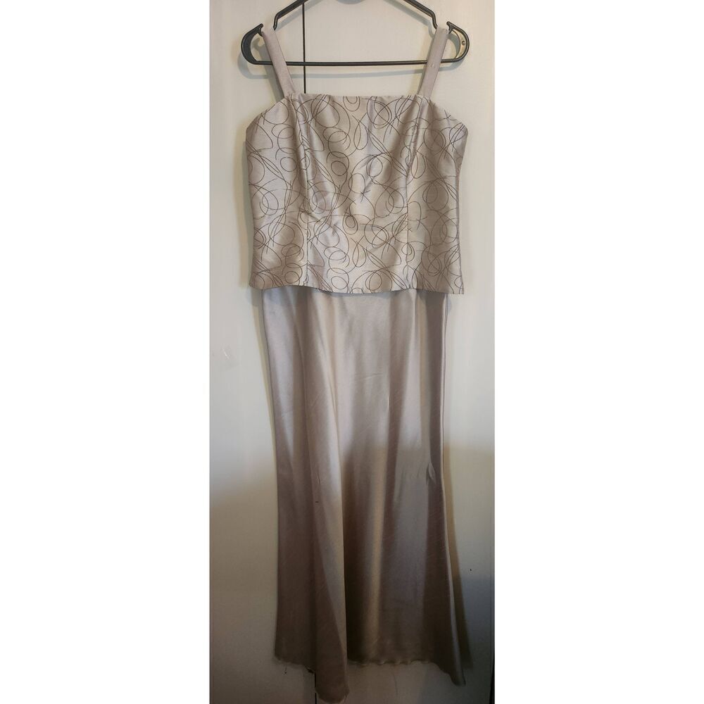 Jessica Howard long formal champaign gold evening dress sleeveless w straps Sz12